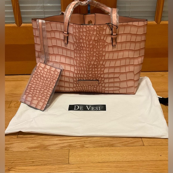 NWT!! De Vesi Pink Tote Retail $200!!! - Picture 3 of 8